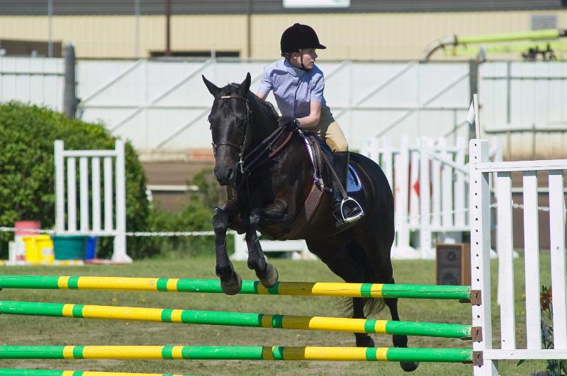 Kelsey_Victor_2005_Img0062_DSC_0016.jpg - Kelsey riding Victor at Northlands, 2005